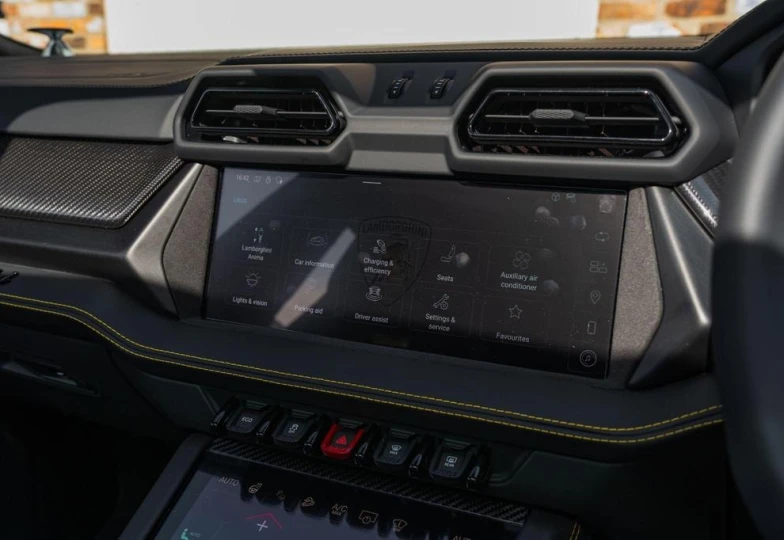 Lamborghini Urus Black