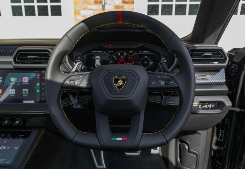 Lamborghini Urus Black