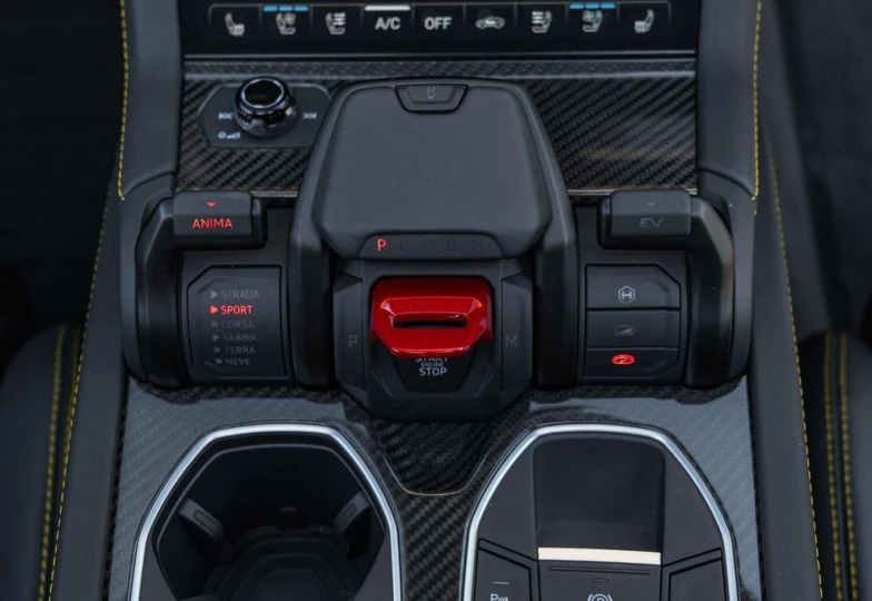 Lamborghini Urus Black