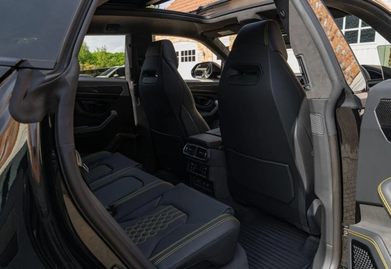Lamborghini Urus Black