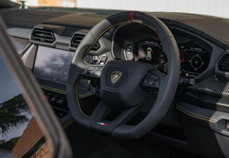 Lamborghini Urus Black