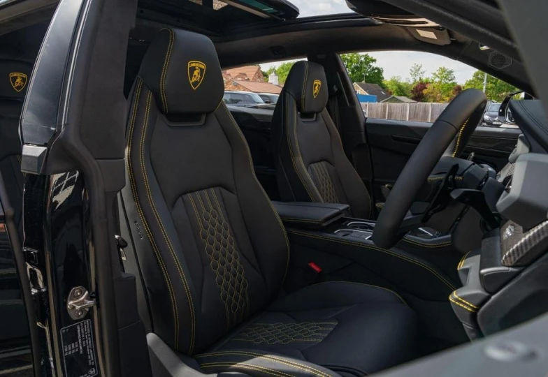 Lamborghini Urus Black