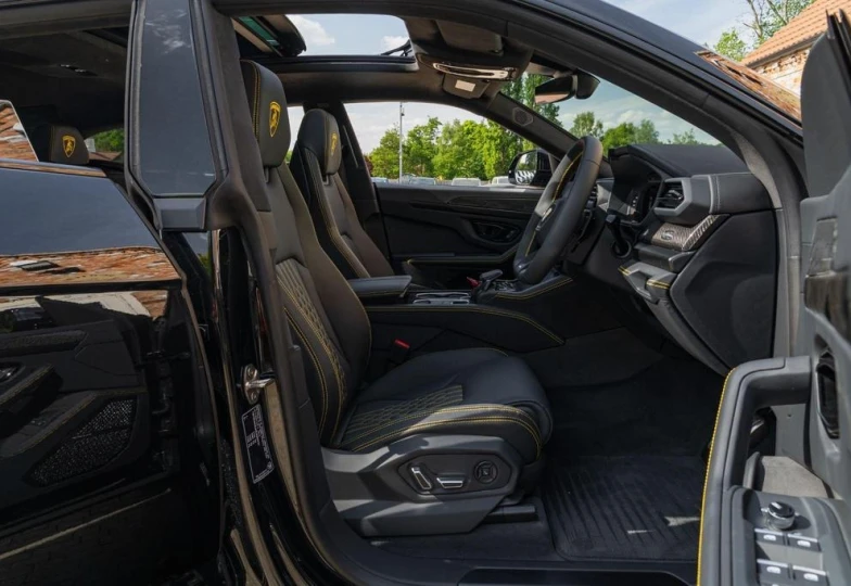 Lamborghini Urus Black