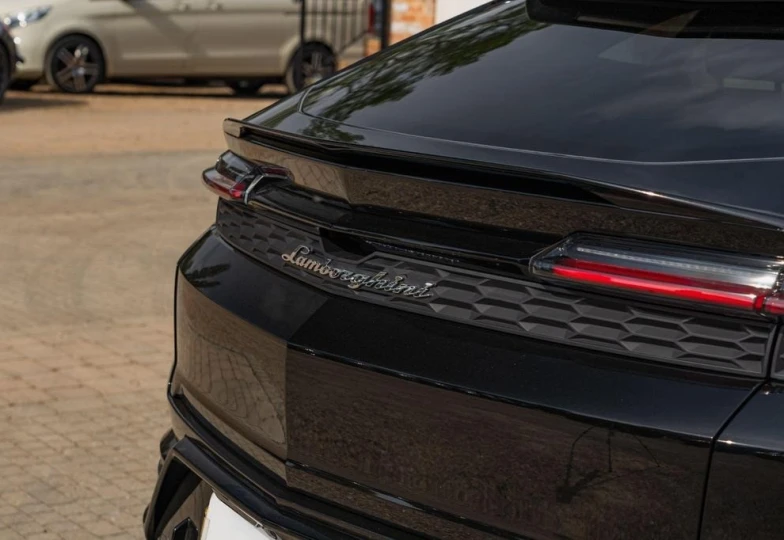 Lamborghini Urus Black