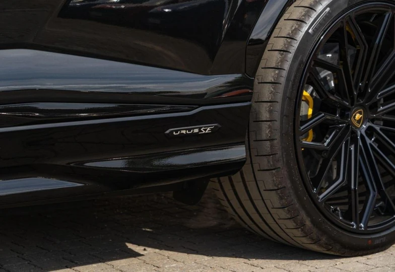 Lamborghini Urus Black
