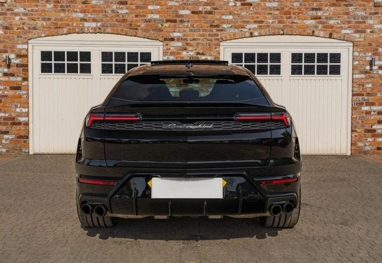 Lamborghini Urus Black