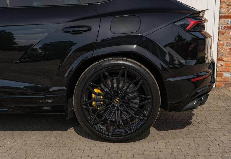 Lamborghini Urus Black
