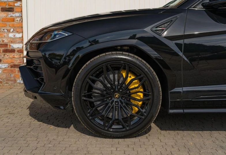 Lamborghini Urus Black