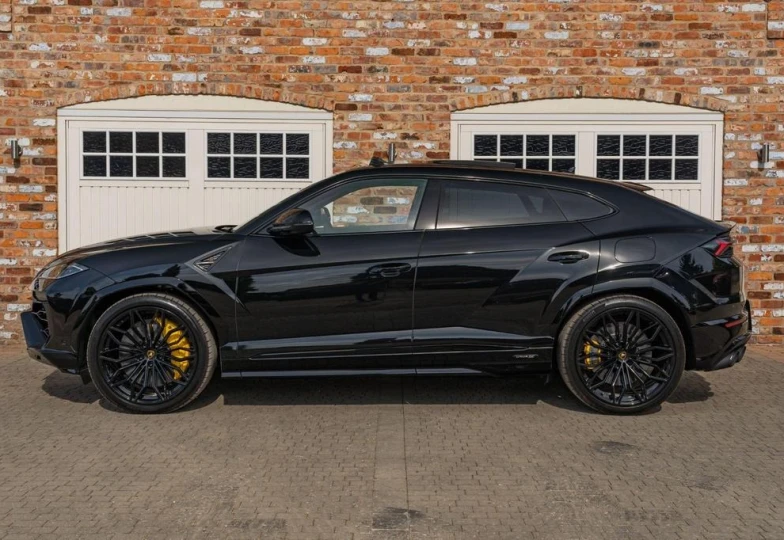 Lamborghini Urus Black