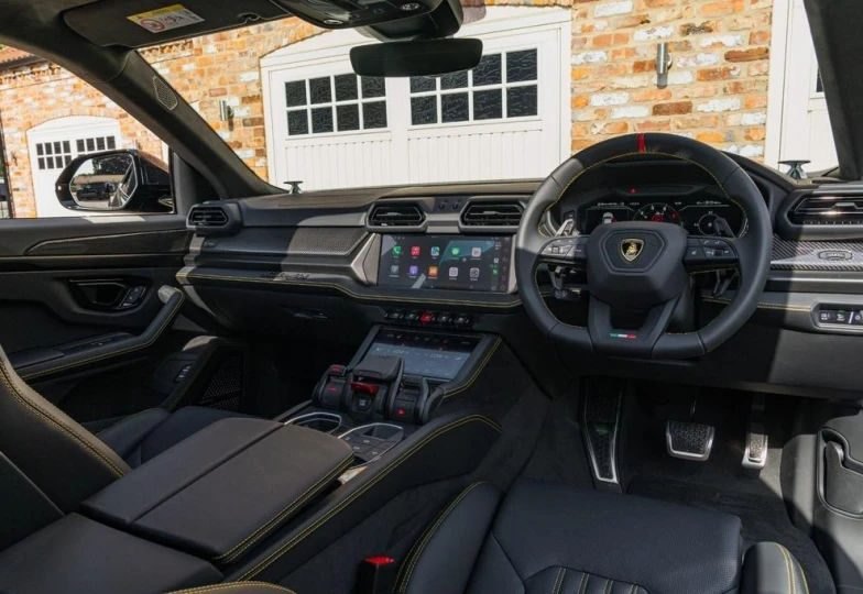 Lamborghini Urus Black