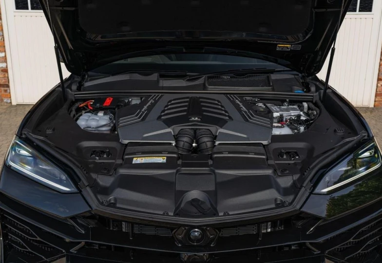 Lamborghini Urus Black