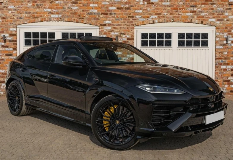 Lamborghini Urus Black
