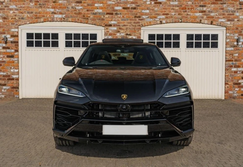 Lamborghini Urus Black
