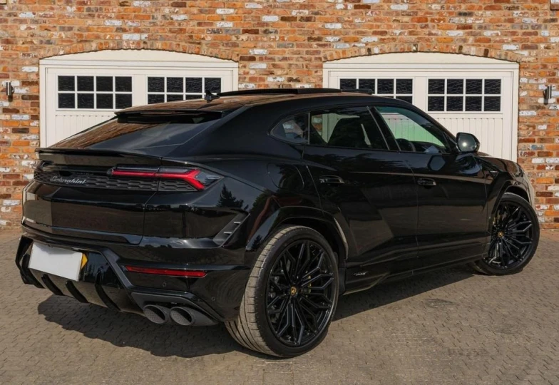 Lamborghini Urus Black