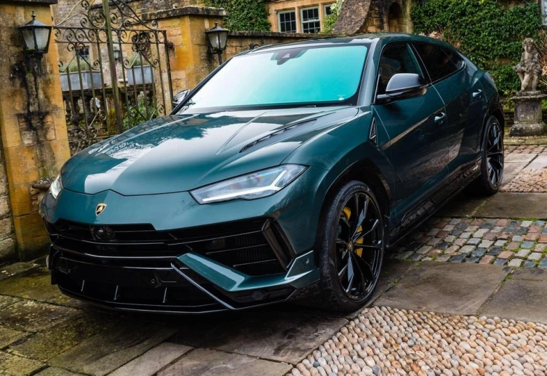 Lamborghini Urus Зеленый