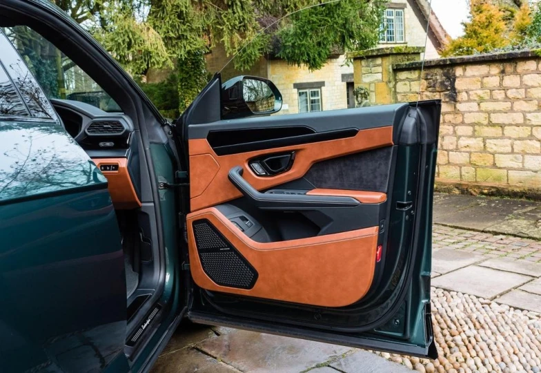 Lamborghini Urus Зеленый
