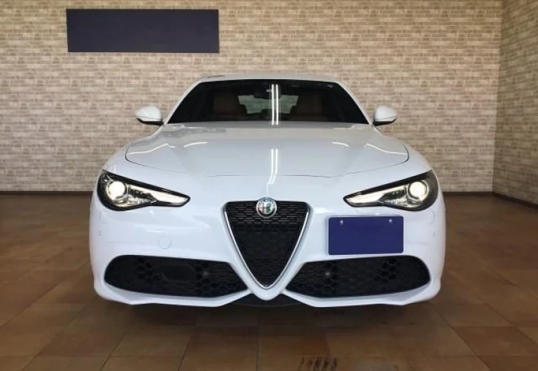 Alfa Romeo Giulia Белый