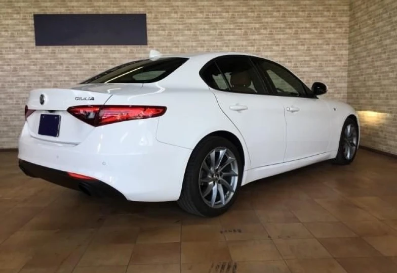 Alfa Romeo Giulia Белый