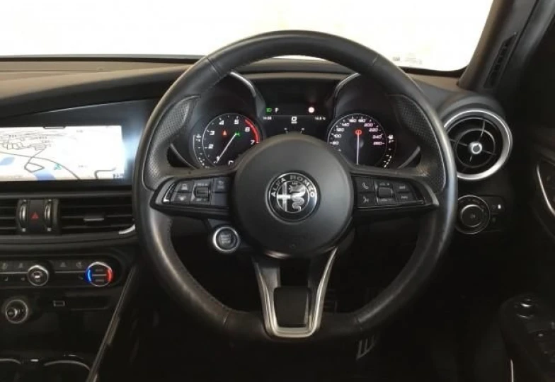 Alfa Romeo Giulia Белый