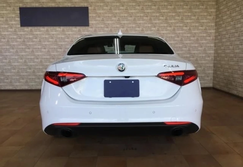 Alfa Romeo Giulia Белый