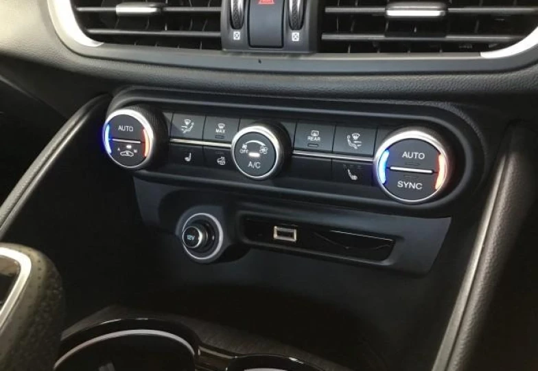 Alfa Romeo Giulia Белый