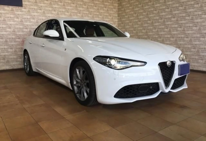 Alfa Romeo Giulia Белый