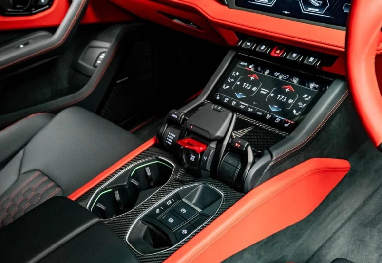 Lamborghini Urus White