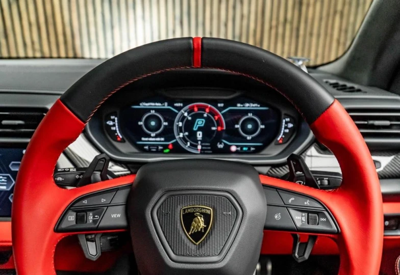 Lamborghini Urus White