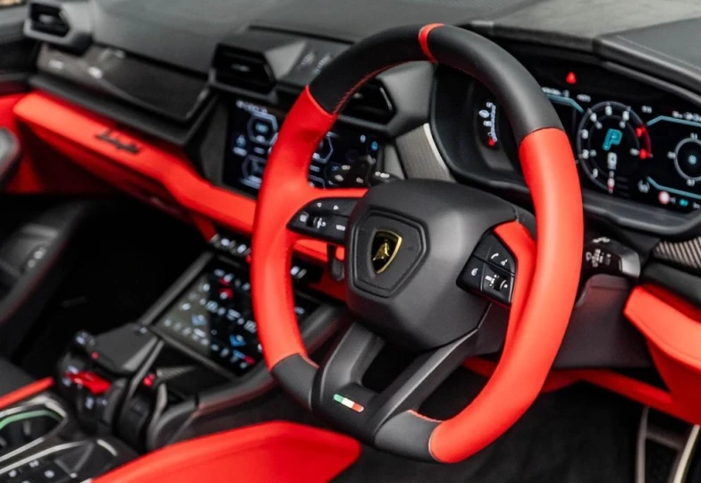 Lamborghini Urus White