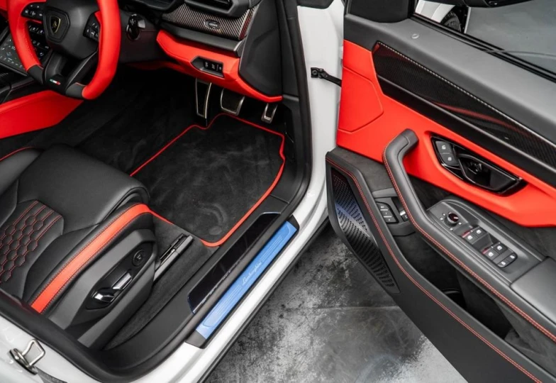 Lamborghini Urus White