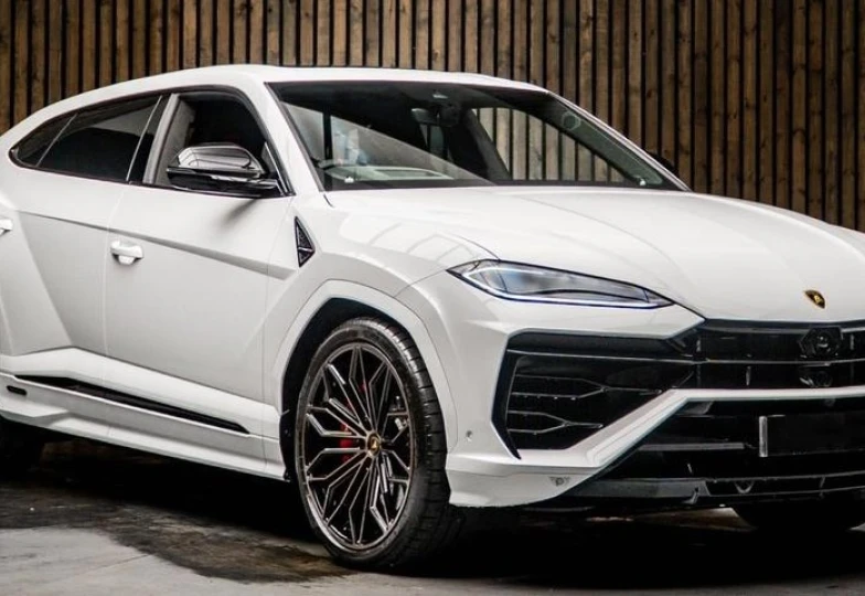 Lamborghini Urus White