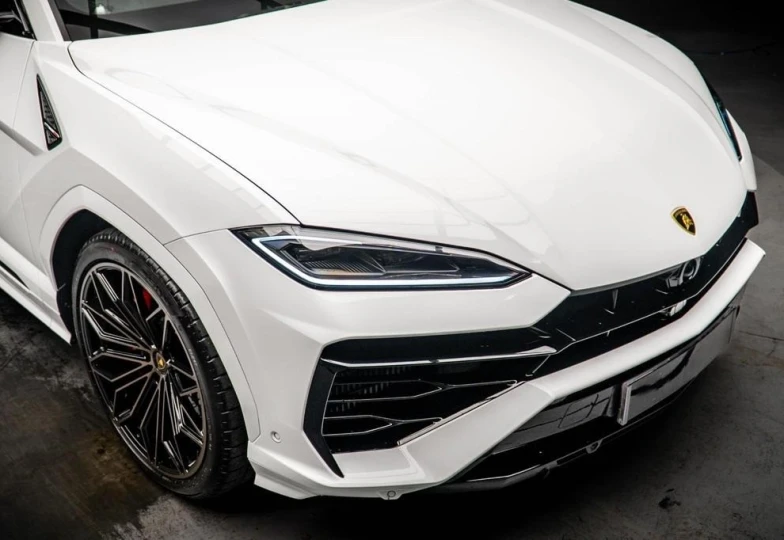 Lamborghini Urus White