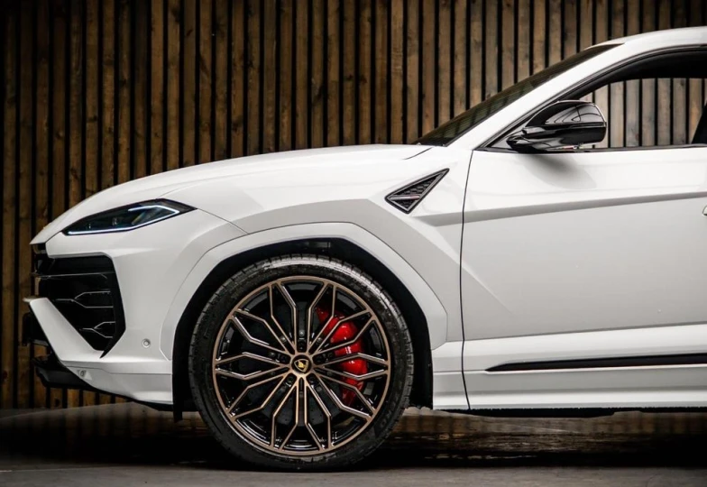 Lamborghini Urus White