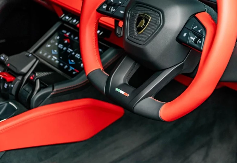 Lamborghini Urus White