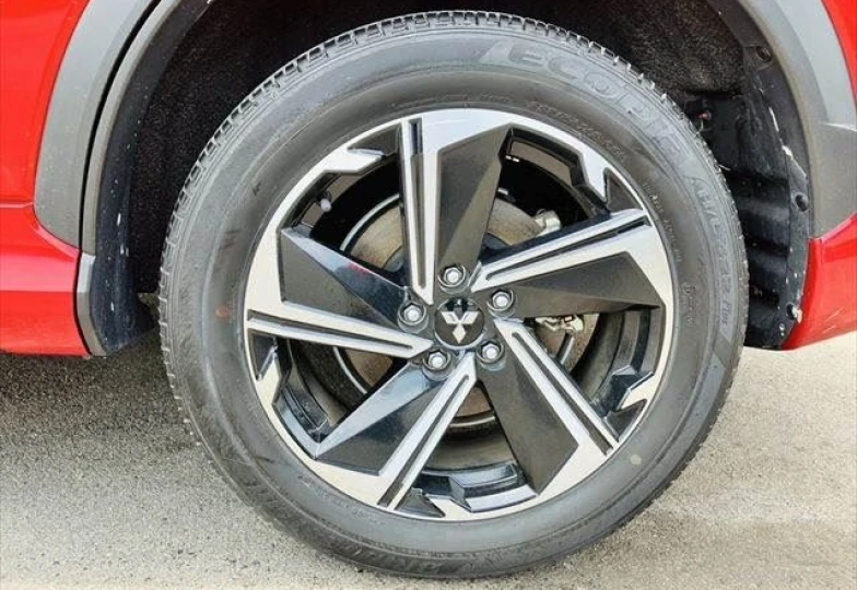Mitsubishi Eclipse Cross Красный