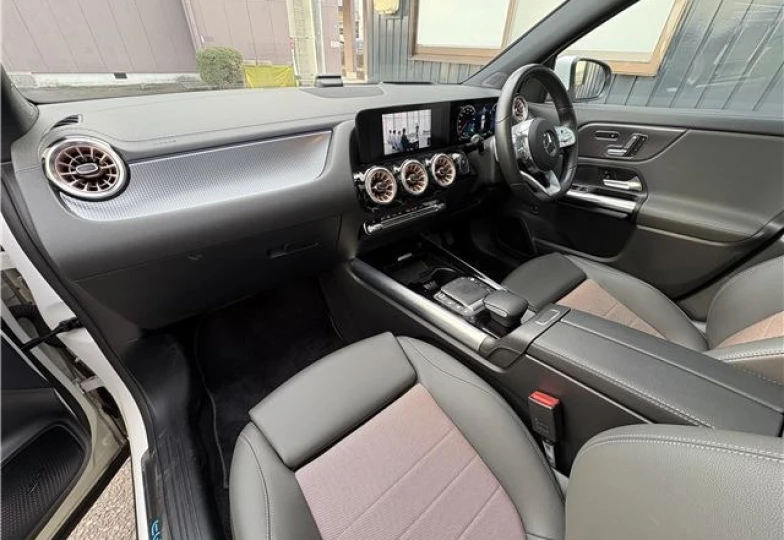 Mercedes EQA Белый