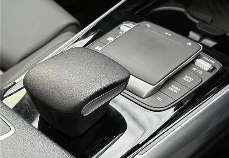 Mercedes EQA Белый