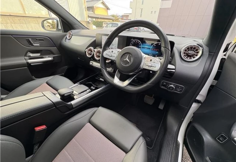 Mercedes EQA Белый