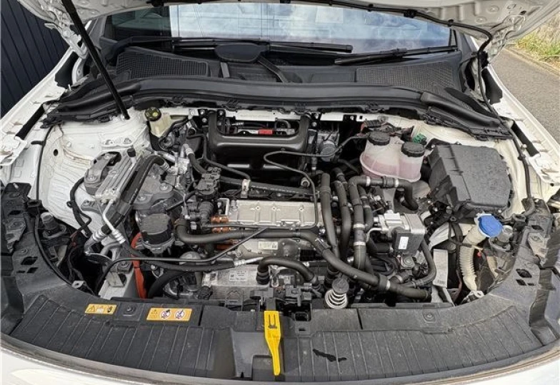 Mercedes EQA Белый