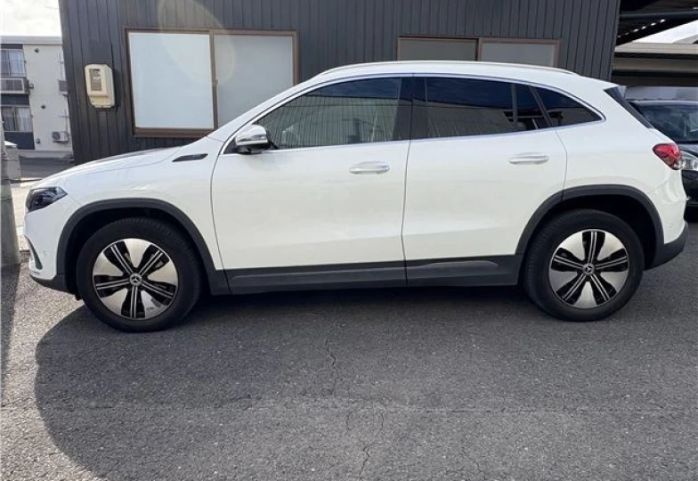 Mercedes EQA Белый