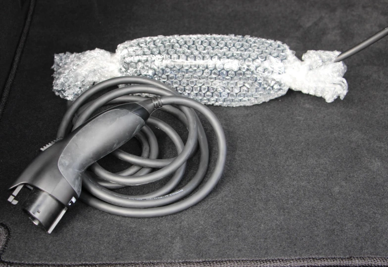 Mercedes EQA Серый