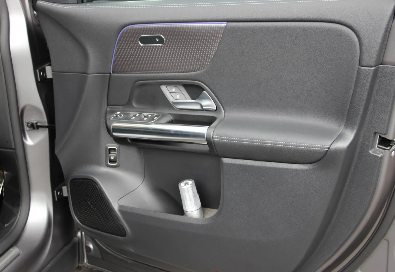 Mercedes EQA Серый
