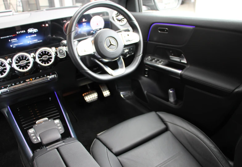 Mercedes EQA Серый
