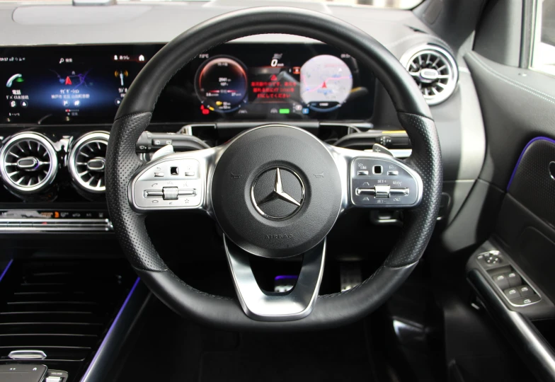 Mercedes EQA Серый