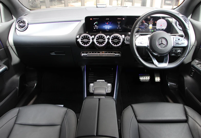 Mercedes EQA Серый