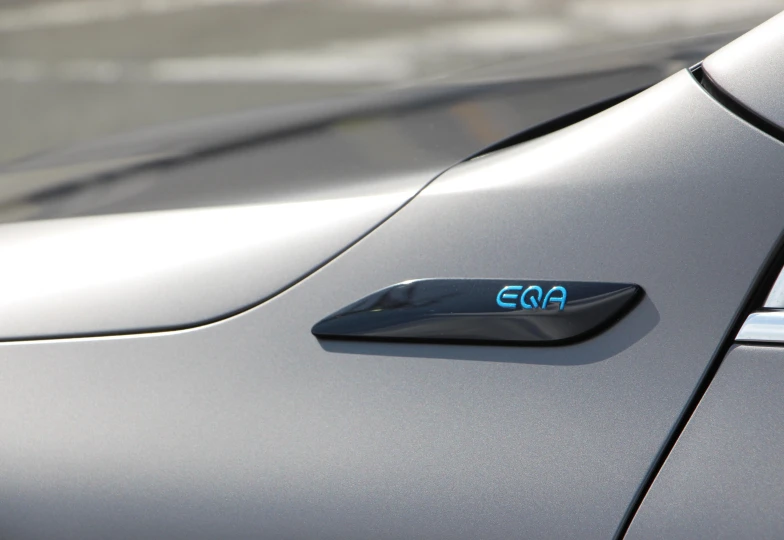 Mercedes EQA Серый