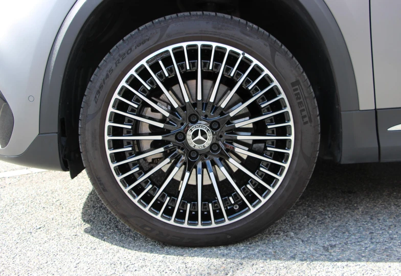 Mercedes EQA Серый