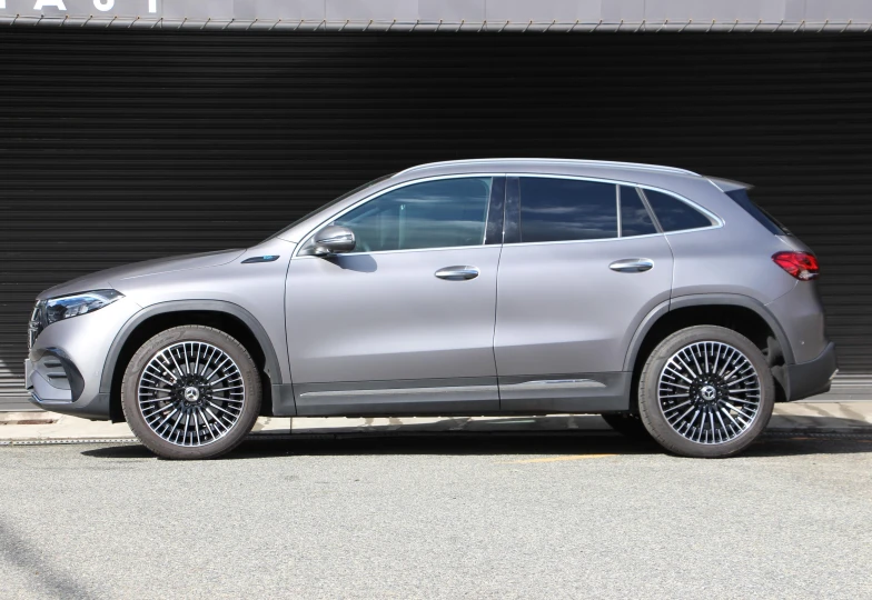 Mercedes EQA Серый