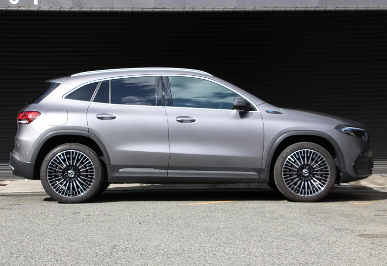 Mercedes EQA Серый