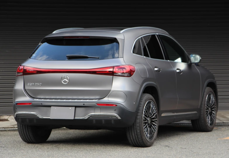 Mercedes EQA Серый